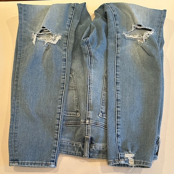 American Eagle Outfitters Distressed Blue Boyfriend Jeans - Picture 6 of 10